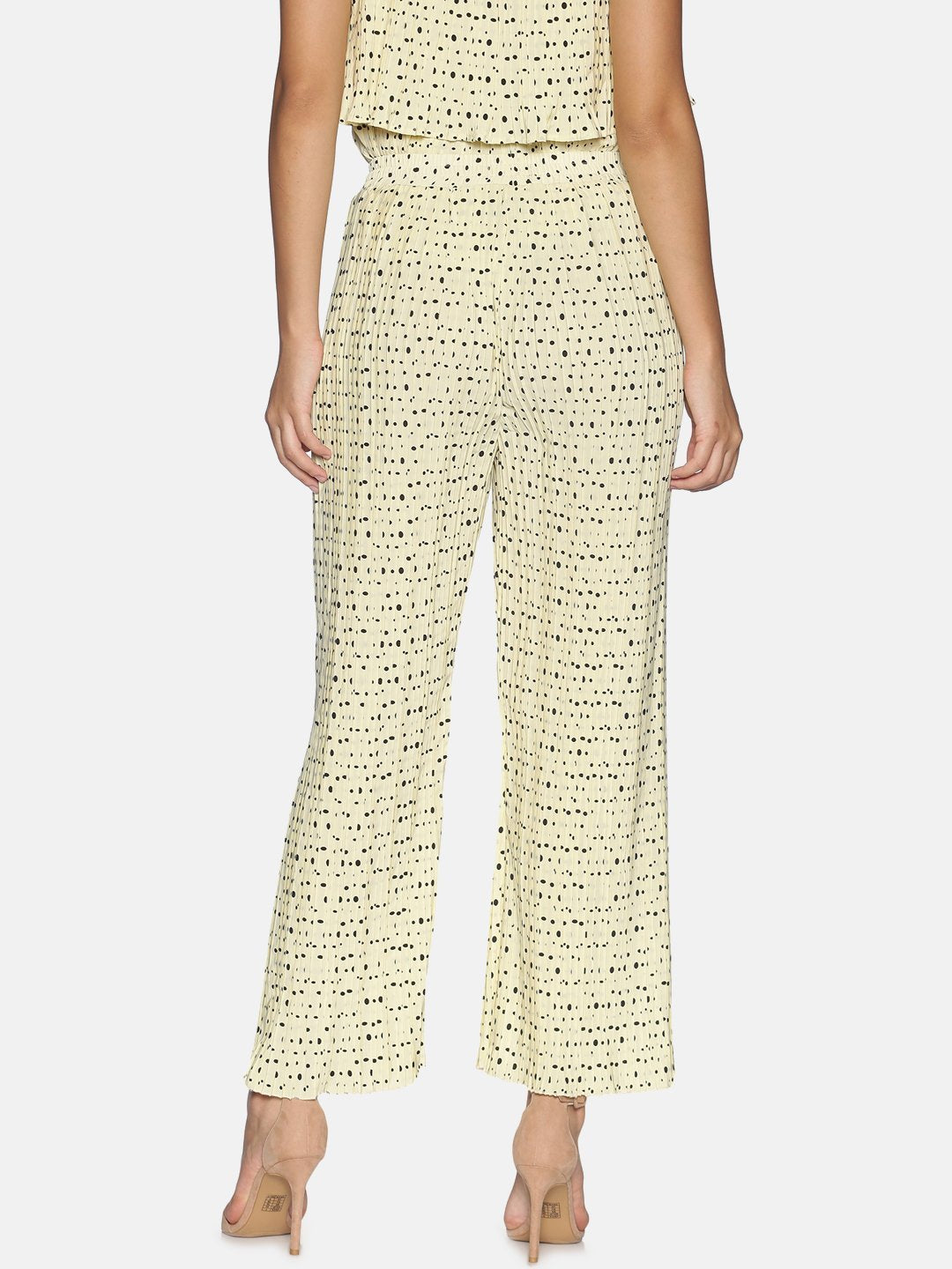 IS.U Off-white Pleated Slip On Trousers